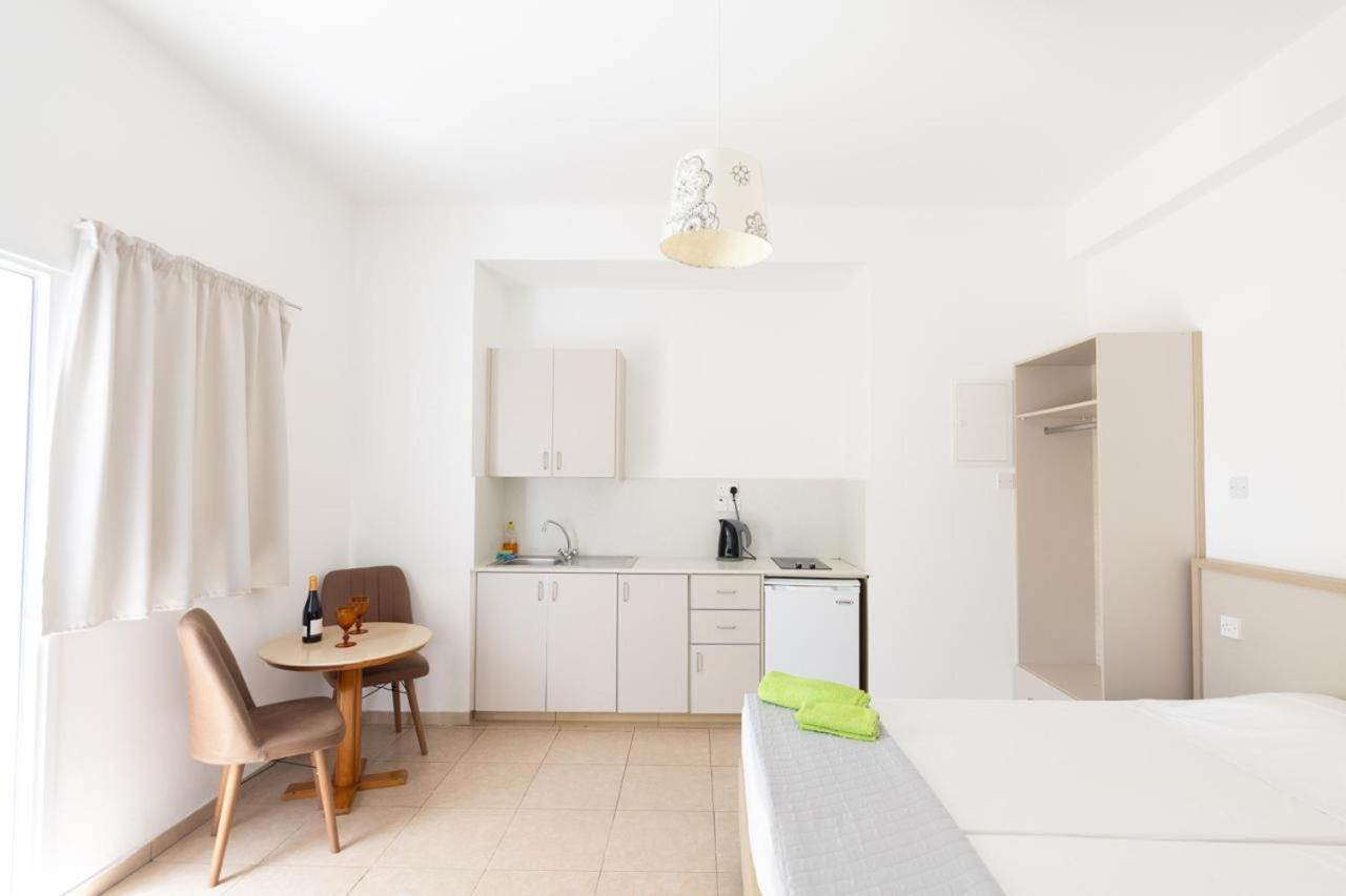 Christothea Apartments Ayia Napa Værelse billede